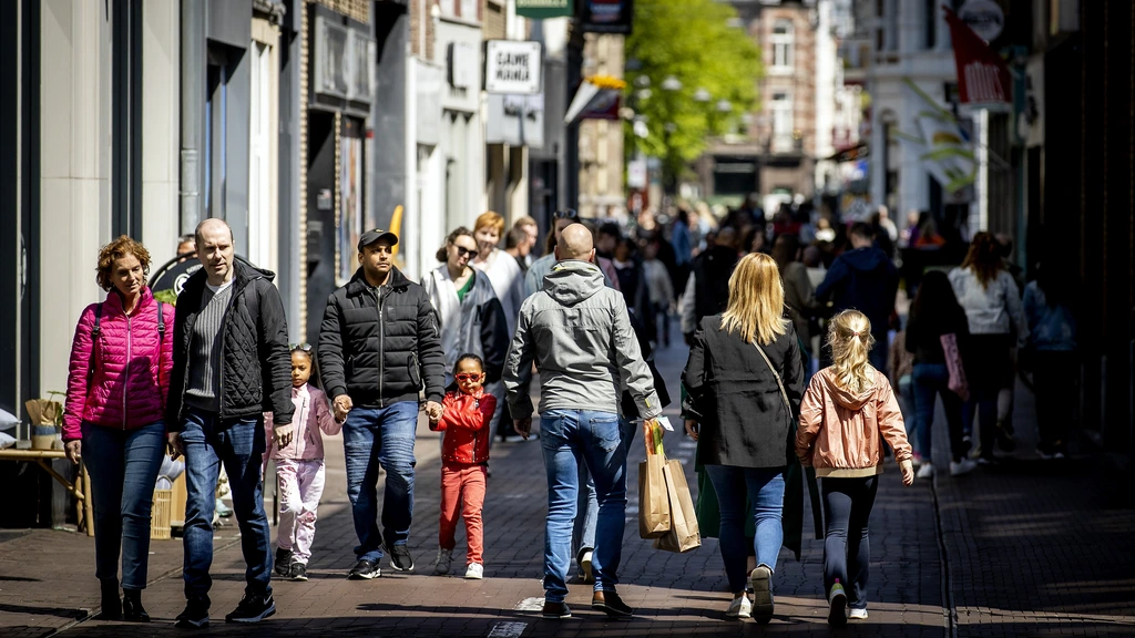 Foto: Consumentenvertrouwen laag, maar huishoudens geven niet minder uit