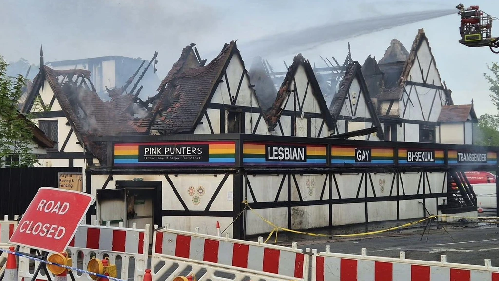 Foto: Verdachte opgepakt voor brandstichting lhbti-club in Engeland