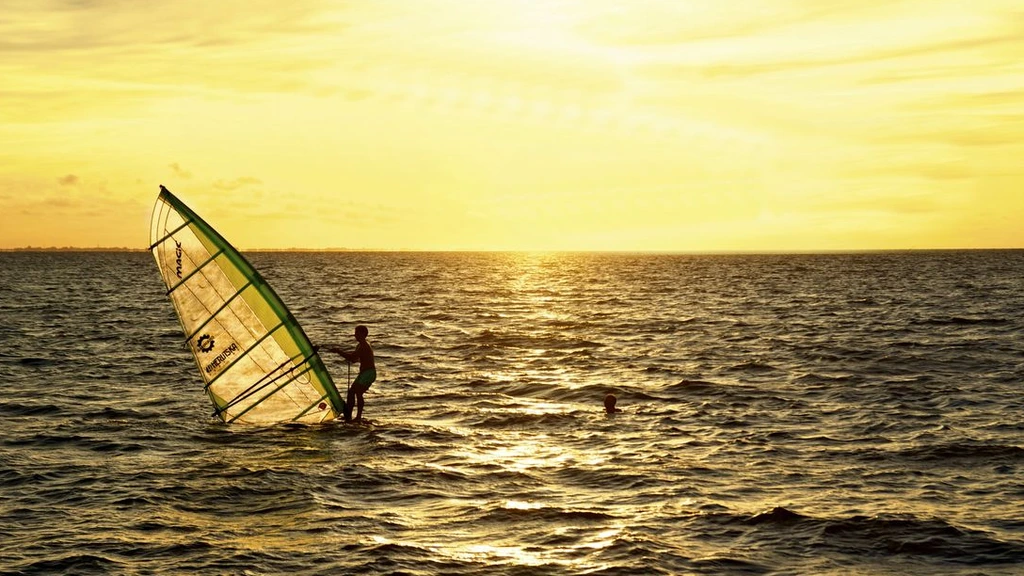 Foto: Populaire Zeeuwse surfspot moet wijken om verdronken stad zichtbaar te maken